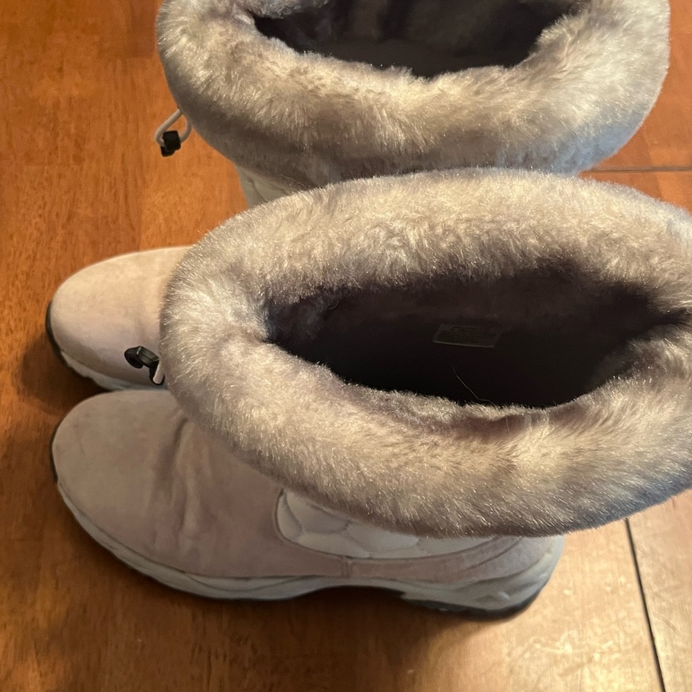 Women's Quilted L.L. Bean Winter Boots - Picture 10 of 11